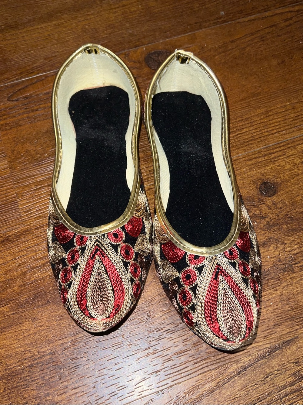 Traditional Indian Punjabi Jutti Handmade Flats Red Gold Embroidery Size 6/6.5